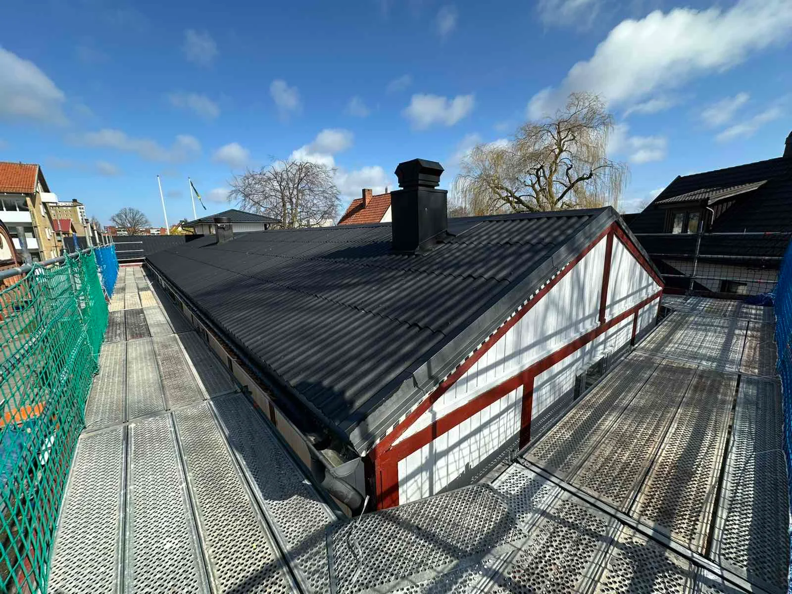 Befintligt eternittak före montering av nytt tak i Kulladal, Malmö